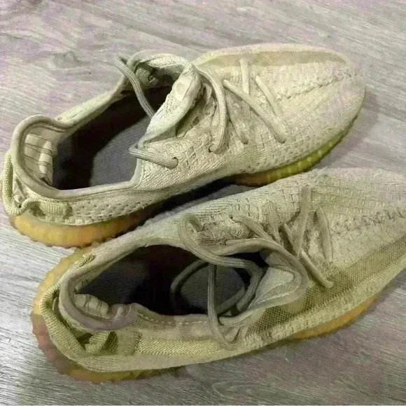 Adidas Yeezy Boost 350 V2 Flax Sneakers Men’s Size 9.5